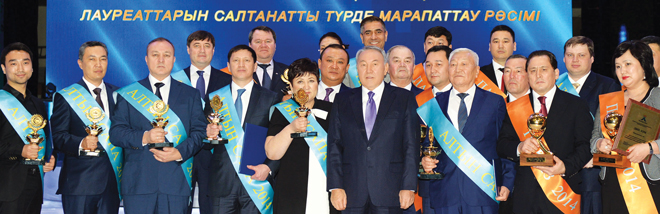 02 (9)Совместное фото с лауреатами Алтын сапа