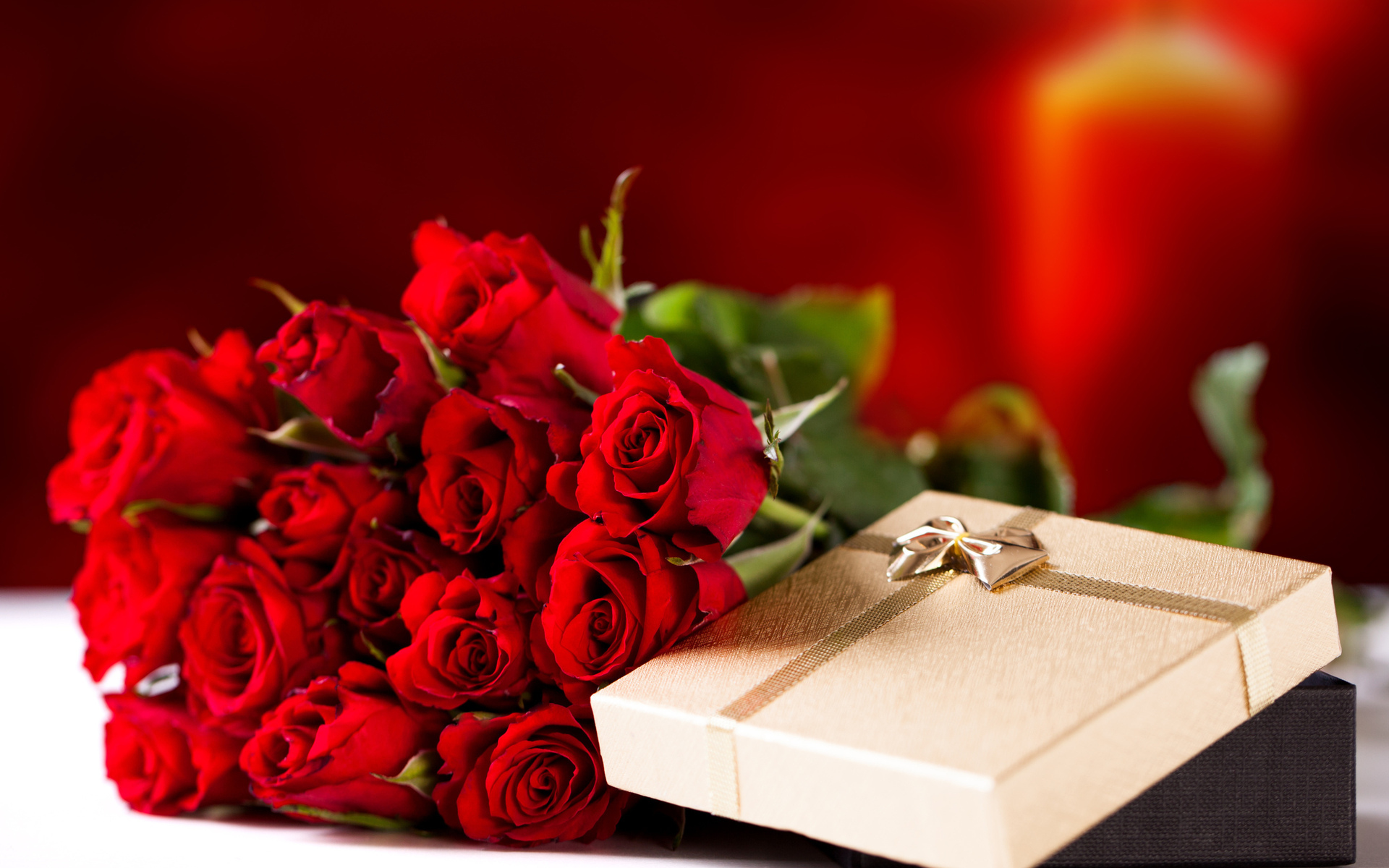 Holidays___International_Womens_Day__Bouquet_of_red_roses_on_March_8_as_a_gift_060678_