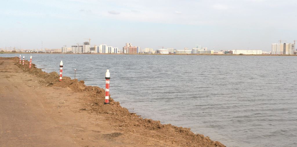 Астана озеро. Озеро Талдыколь Астана. Малый Талдыколь Астана. Озеро Астана малый. Майбалық озеро Астана.