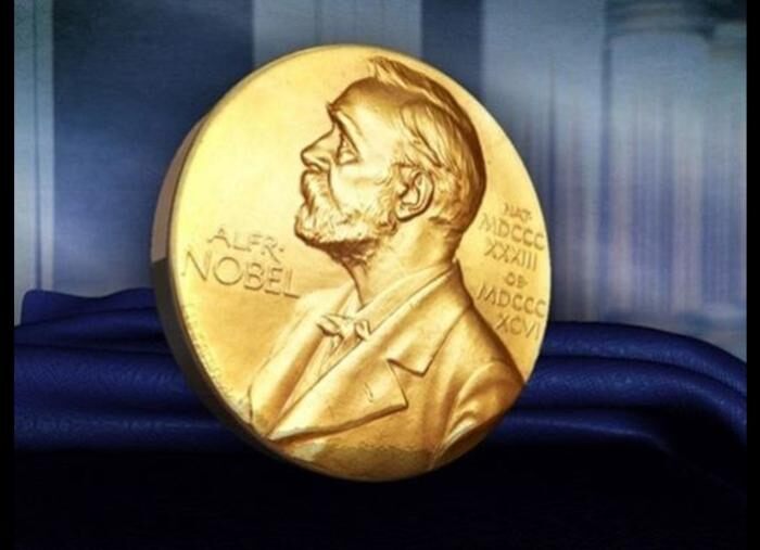 Нобелевская экономика 2023. Нобель Сыйлыгы. Нобель и Нобелевская премия. Нобелевская премия статуэтка. Нобелевская премия по экономике 1969 год.